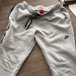 Men’s Nike sweatpants,